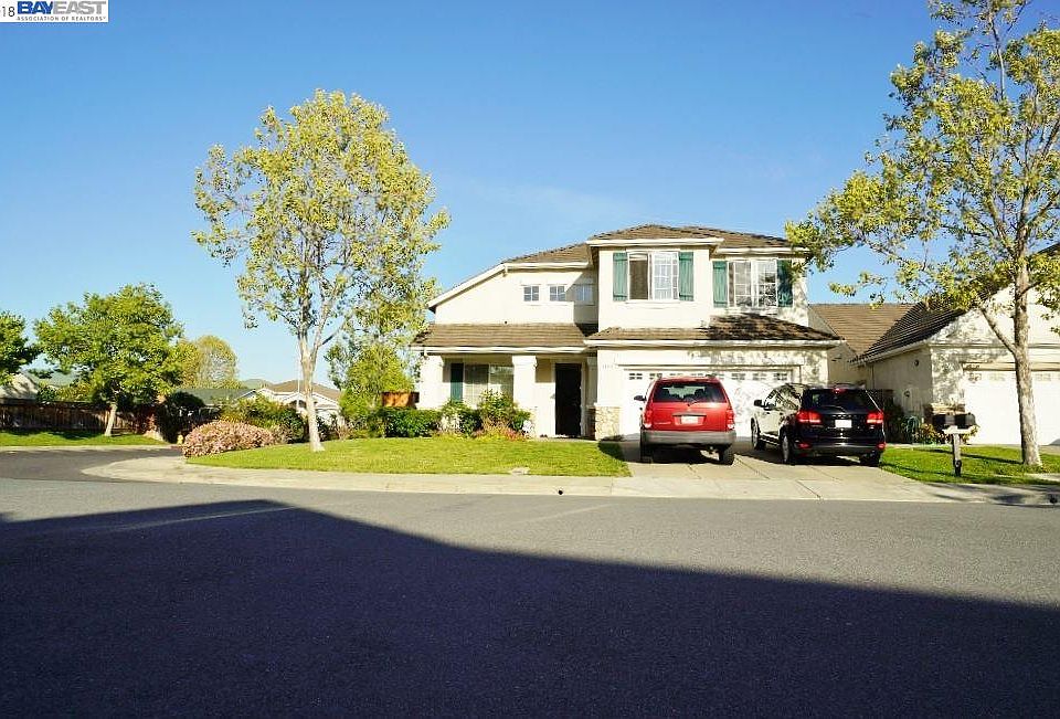 2nd image of 2504 Heritage Way