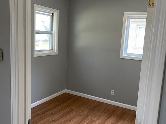 5th image of 23305 Cayuga Ave
