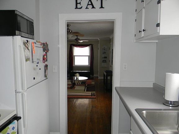4th image of 221 E Chestnut St