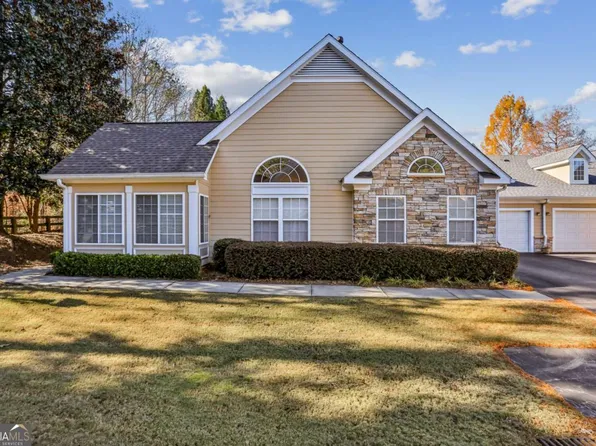 2906 Village Ln, Roswell, GA 30075