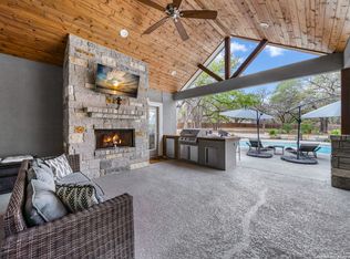 141 Hidden Pond Dr, Adkins, TX 78101