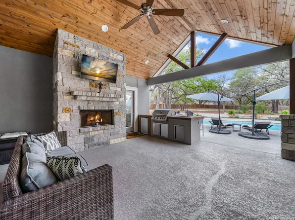 141 Hidden Pond, Adkins, TX 78101