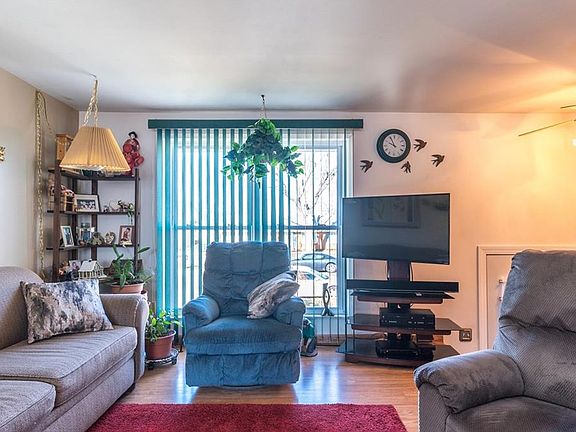 3rd image of 610 Stratmore St
