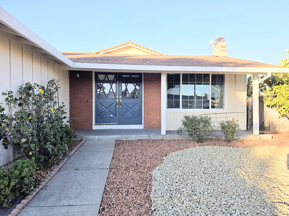 32527 Jacklynn Dr
