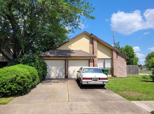 8802 Scenic Green Dr, Houston, TX 77088