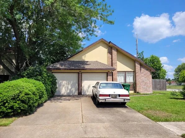 8802 Scenic Green Dr, Houston, TX 77088