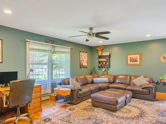 2nd image of 121 Park Pl