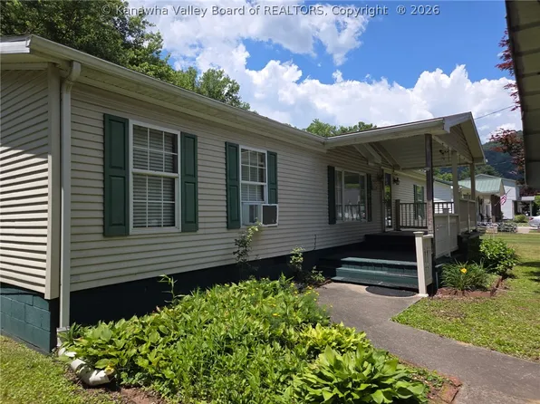 139 Gina St, Mount Carbon, WV 25139