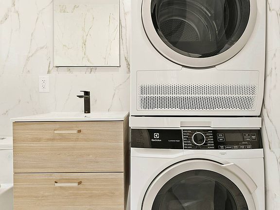 5th image of 75 Thompson St APT 21