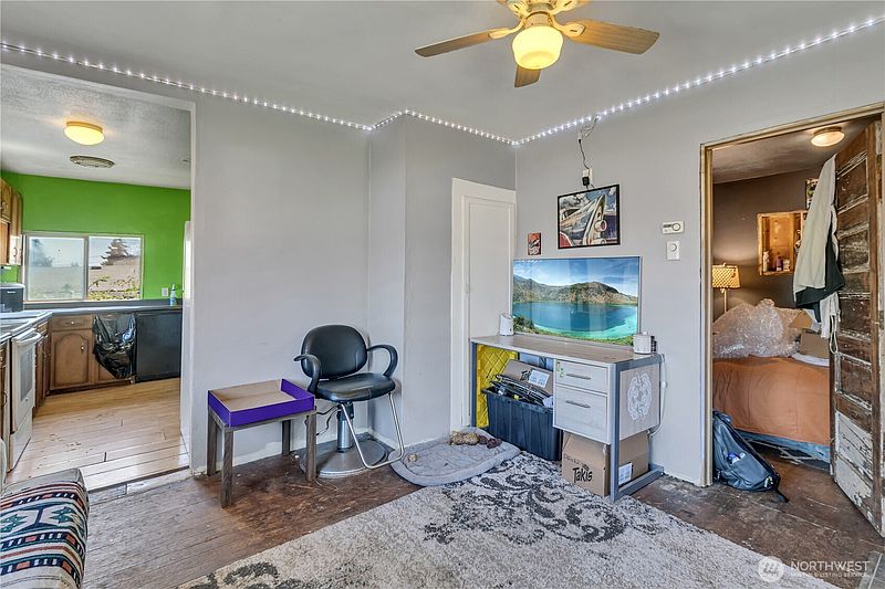 4th image of 5015 S Thompson Avenue