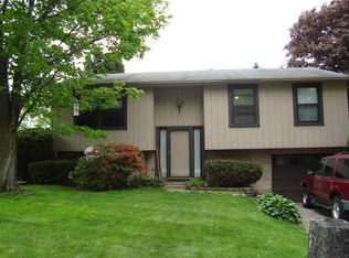 101 Skyline Dr, Pittsburgh, PA 15239