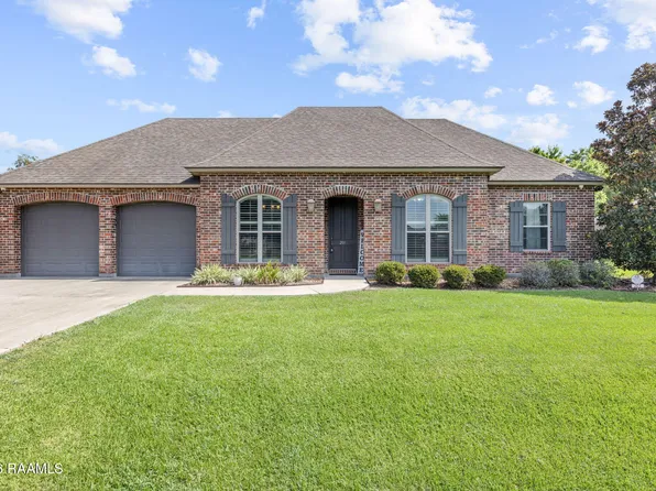 201 Pontchartrain Dr, Carencro, LA 70520