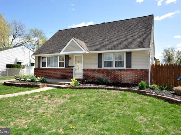 9 Pennsylvania Ave, Somerdale, NJ 08083