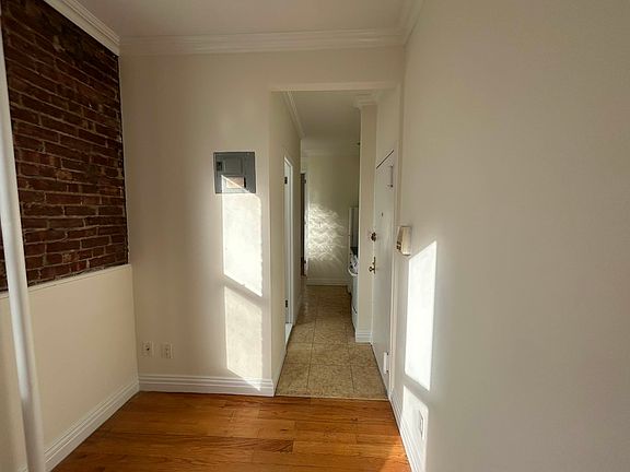 5th image of 245 E 62nd St APT 17