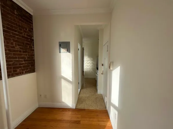 245 East 62nd Street image 4 of 9