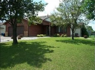 9131 Norwood Ln N, Maple Grove, MN 55369