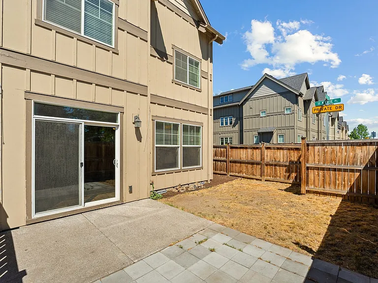 1064 SE Leonel Ln — Photo 42