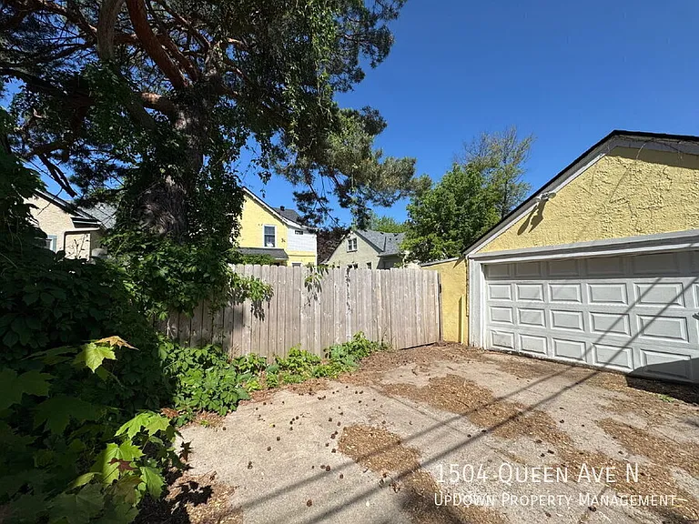 1504 Queen Ave N — Photo 34