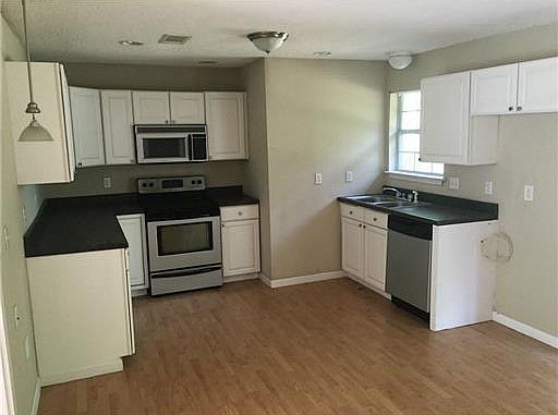 4th image of 3723 Oak Ave