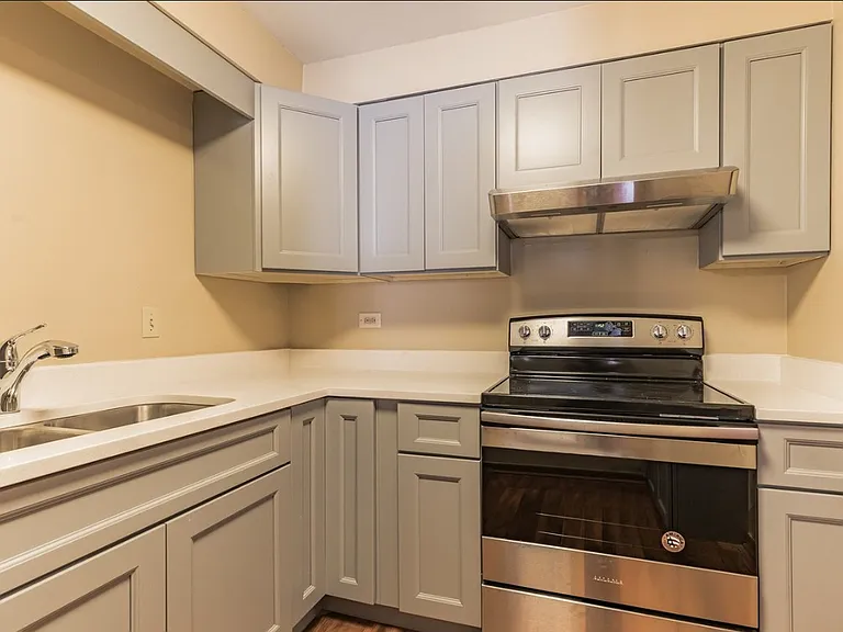 2325 N Neva Ave #104B — Photo 2