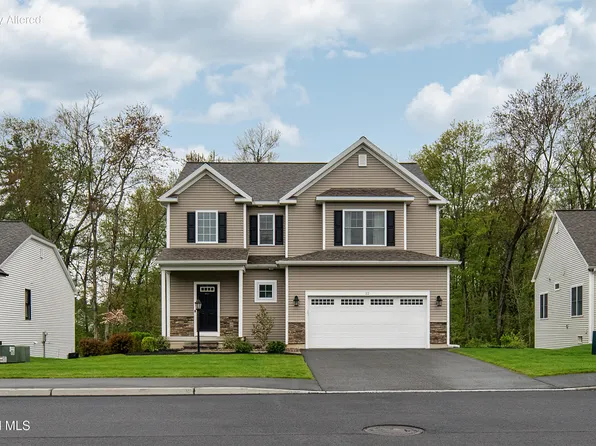 22 Wellington Court, Clifton Park, NY 12065