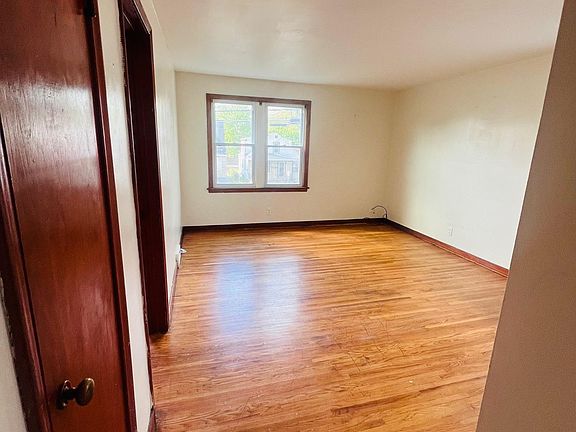 5th image of 2610 Walnut Ave #2
