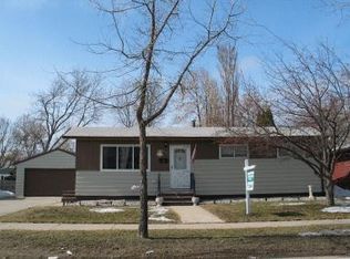 1722 S 17th St, Grand Forks, ND 58201