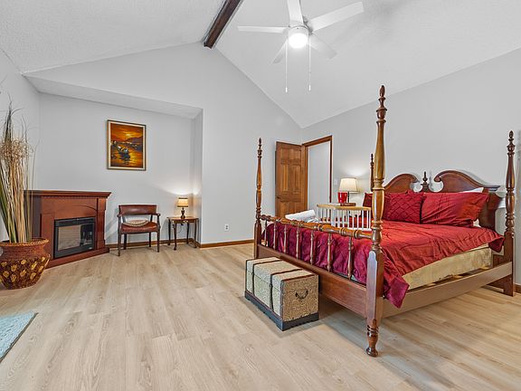 3rd image of 500 Hickory Hills Trl