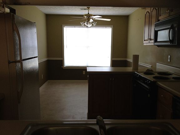 Kitchen and Breakfast area