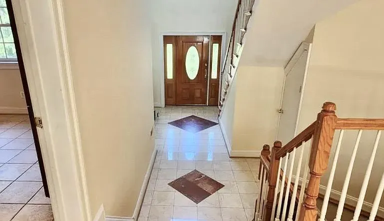 1310 Forestwood Dr — Photo 2