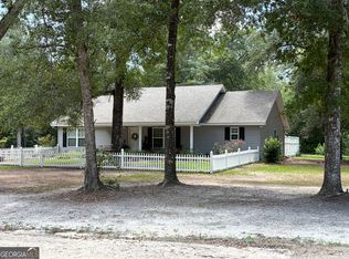 325 Creekview Dr, Hortense, GA 31543