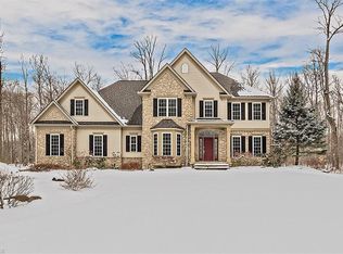 11640 Ascot Ln, Chagrin Falls, OH 44023