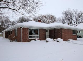 353 1st St, Gaylord, MN 55334