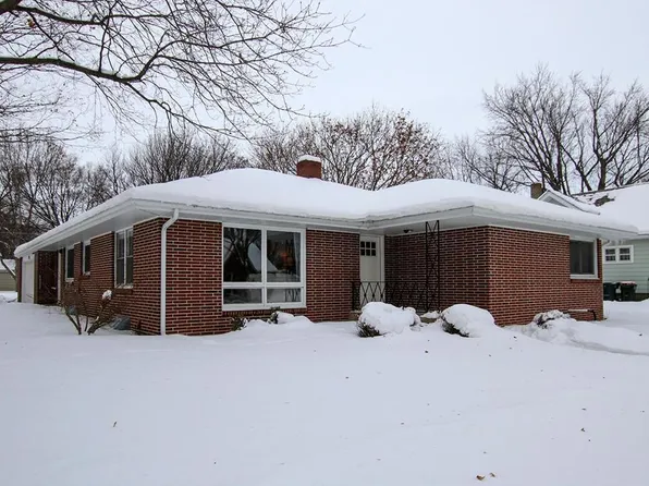 353 1st St, Gaylord, MN 55334