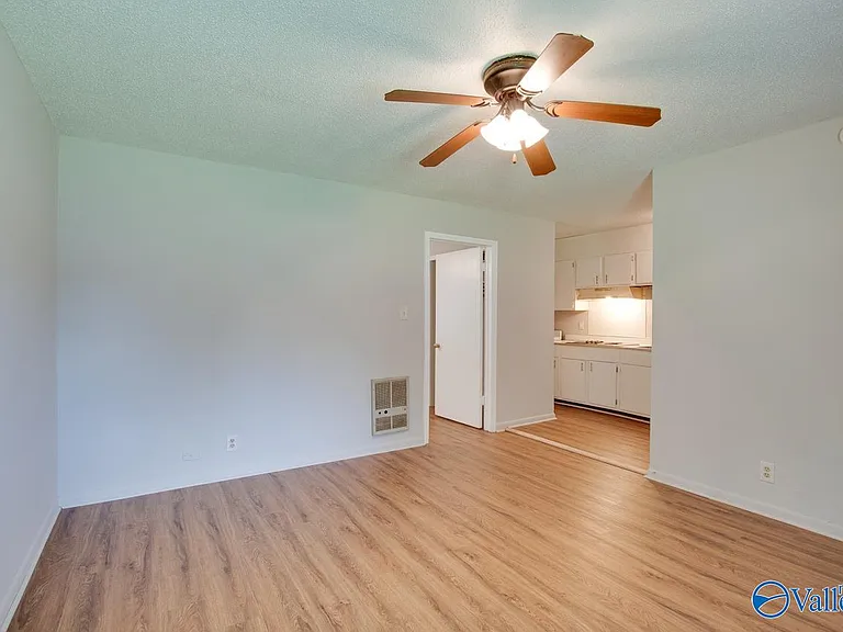 1328 Oshaughnessy Ave NE #B — Photo 8