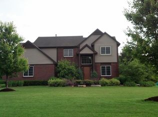 12895 Woodgrove Dr, South Lyon, MI
