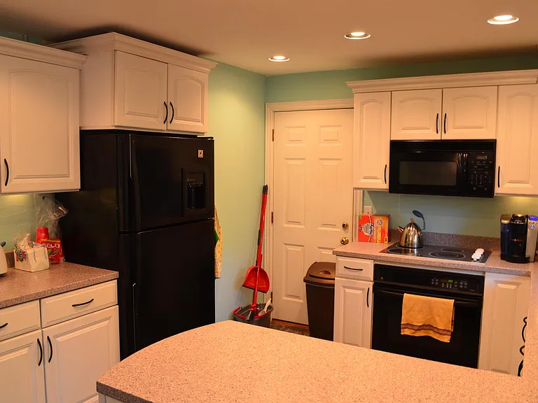 1009 Sycamore Dr — Photo 7