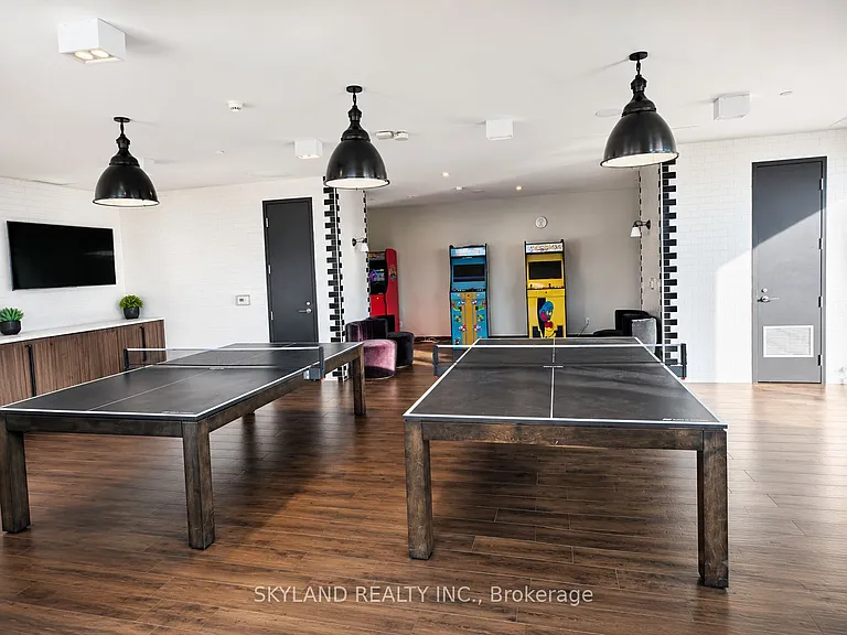33 Helendale Ave #713 — Photo 21