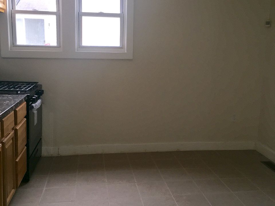 2nd image of 371 S 18th St #2