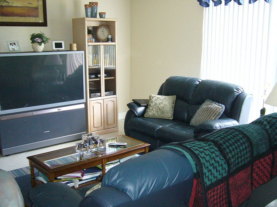 2nd image of 1701 NE 115th St APT 39A