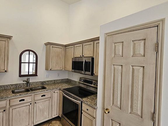 3rd image of 342 E Pavilion Cir