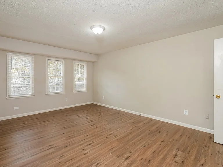 411 Cindy Dr SE — Photo 5