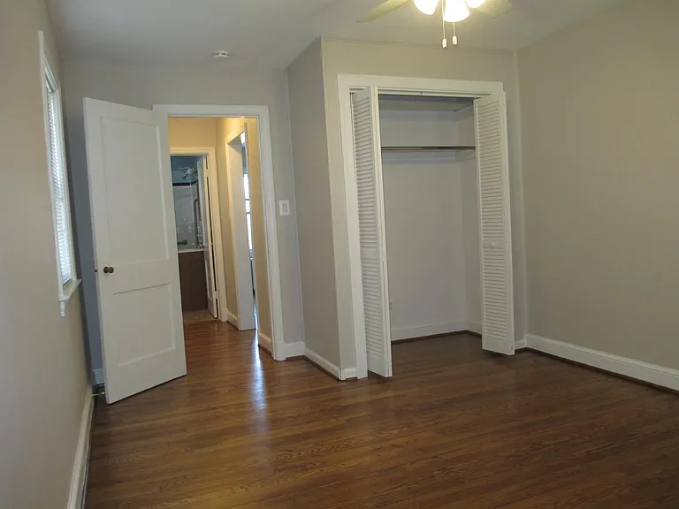 300 S Maple Ave — Photo 8
