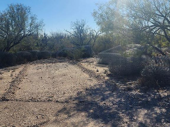 4th image of 638 Sunshine Valley Rd.