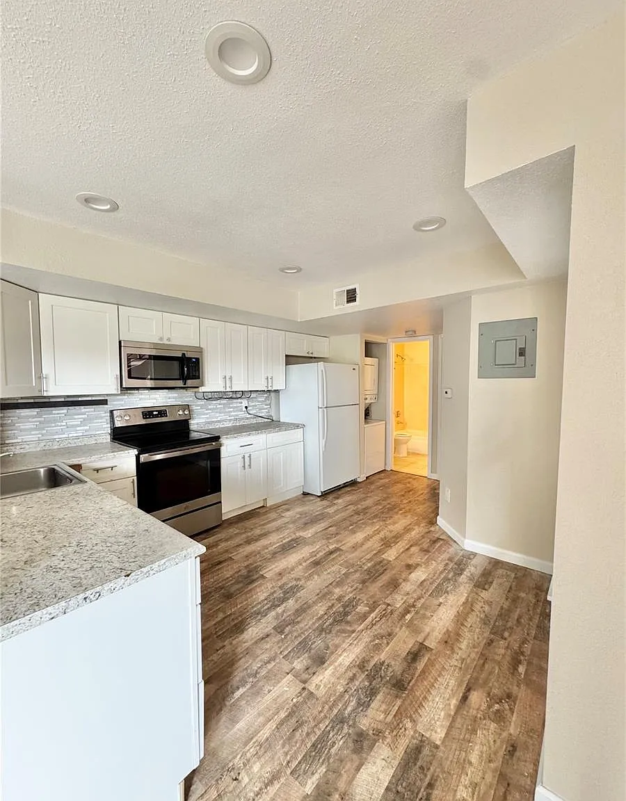 2 bed, 1.0 bath, 933 sqft, $1,550 — Photo 4