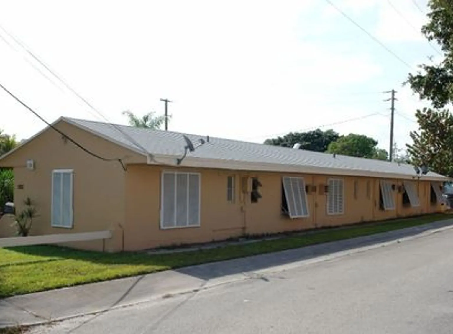 1822 Dixianna St Hollywood, FL 33020 — Photo 2