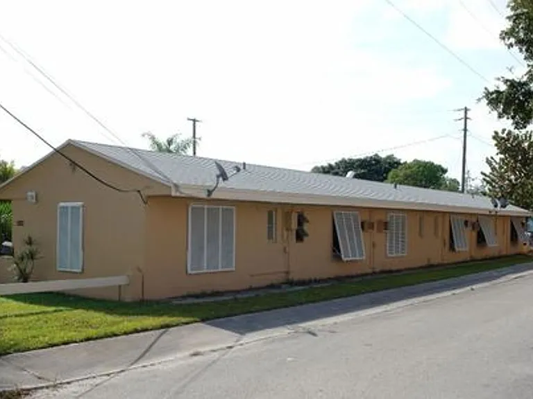 1822 Dixianna St Hollywood, FL 33020 — Photo 2
