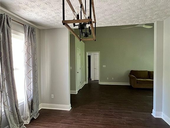 4th image of 202 Concord Dr