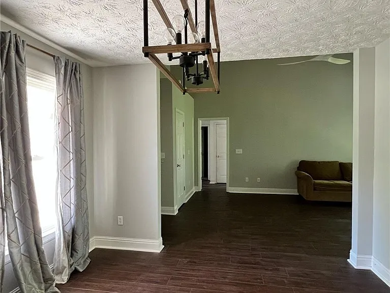 202 Concord Dr — Photo 4
