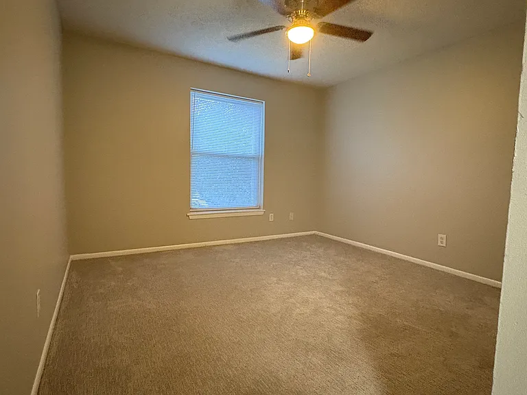 Vernon Cove Apartments — Photo 14